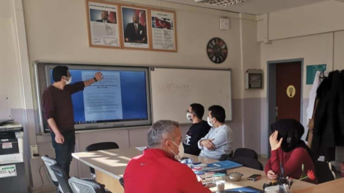 Okul  PDR Öğretmenimiz Mustafa ERASLAN Tarafından Covid-19 Salgının Eğitime ve Öğretime Etkilerini Belirlemek ve Belirlenen Sorunlara Yönelik Çözümler  Sunmak Üzere Toplantı Düzenlendi.