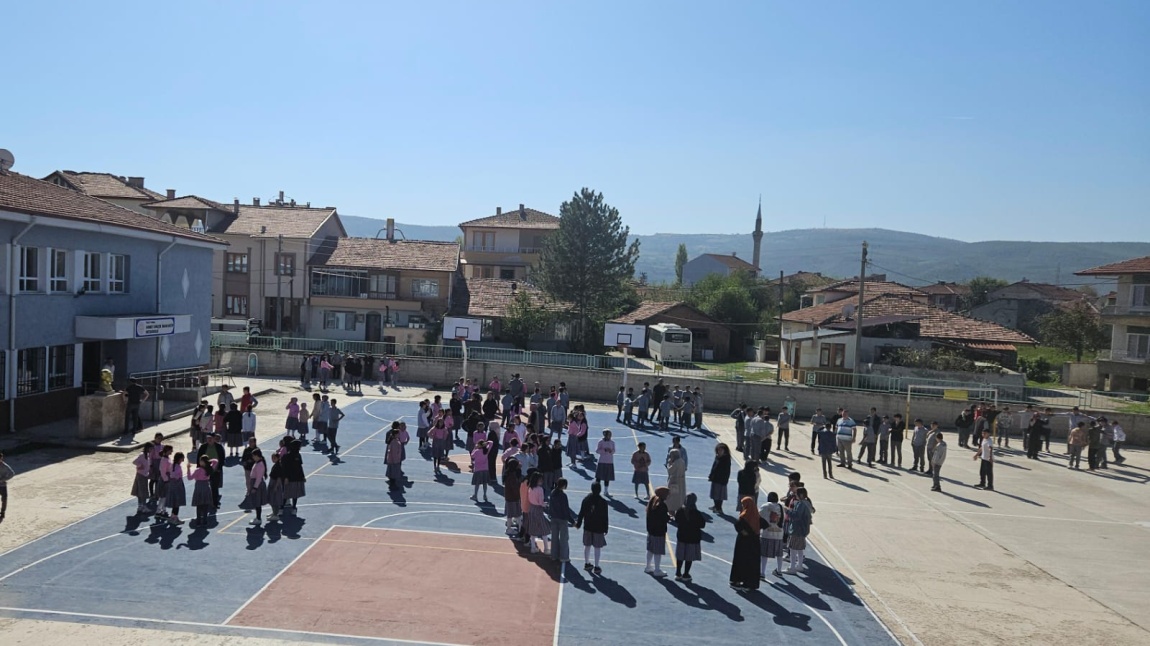 Okulumuzda 14 Ekim Pazartesi Günü 11.30'da Deprem Tatbikatı Gerçekleştirildi.